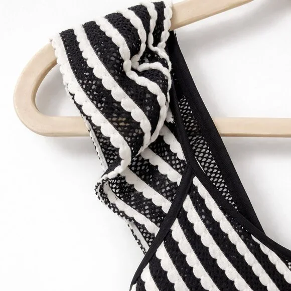 BCBGMAXAZRIA Black & White Stripe Ruffle Hem Knit Dress NWOT - Picture 6 of 12